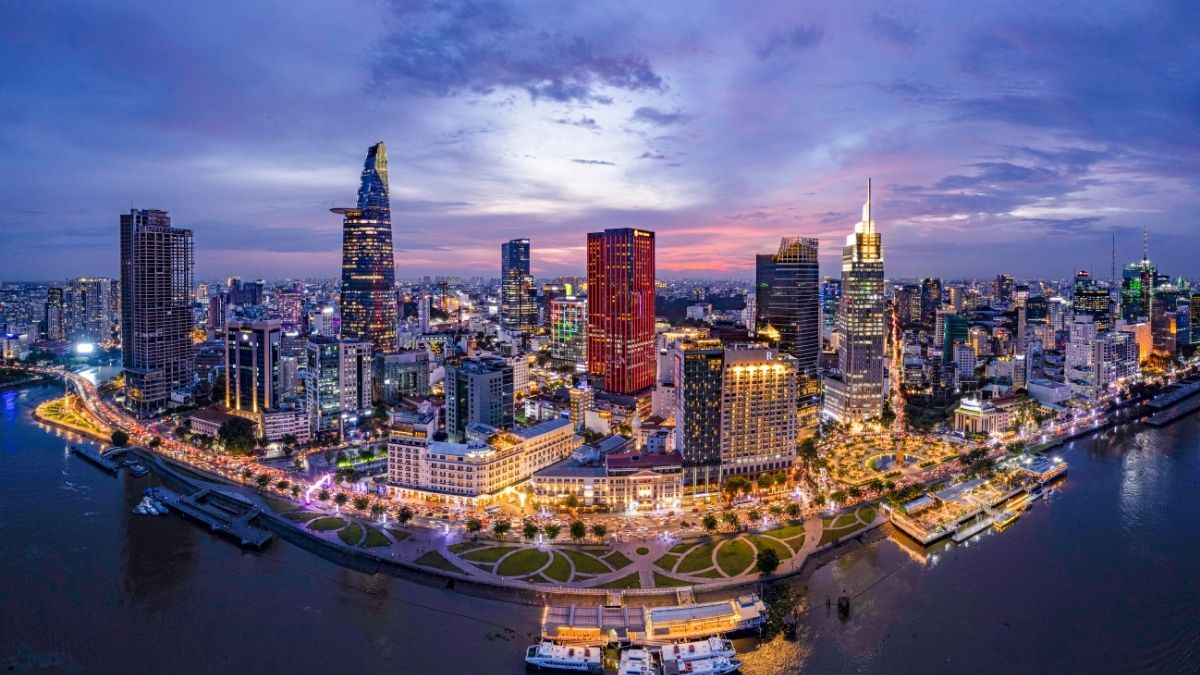 Banner cho bài viết:Đọc hiểu bài thơ Định Nghĩa Về Đất Nước - Lê Minh Quốc